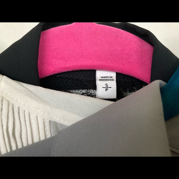 5 Button Down Shirts - Picture 6 of 9